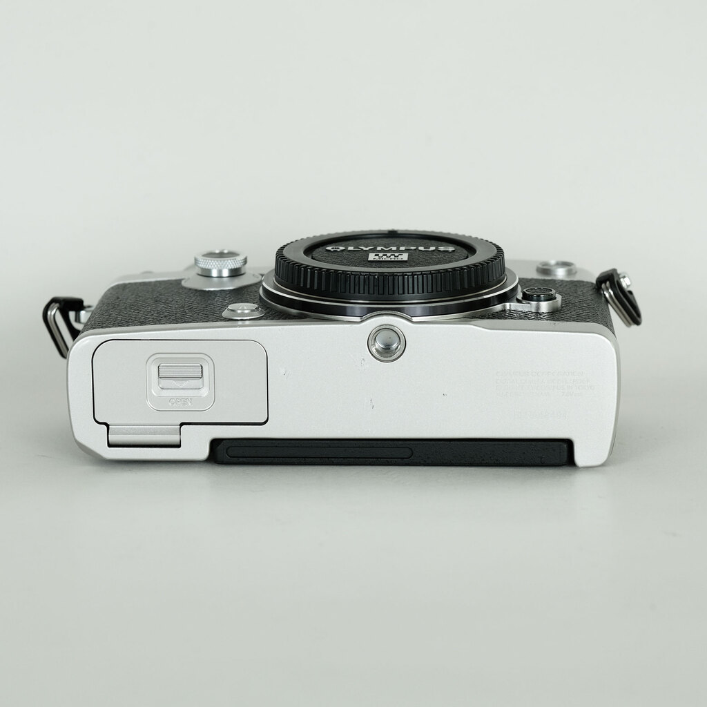OLYMPUS PEN-F