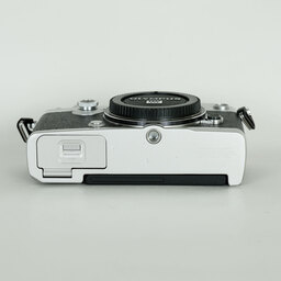 OLYMPUS PEN-F
