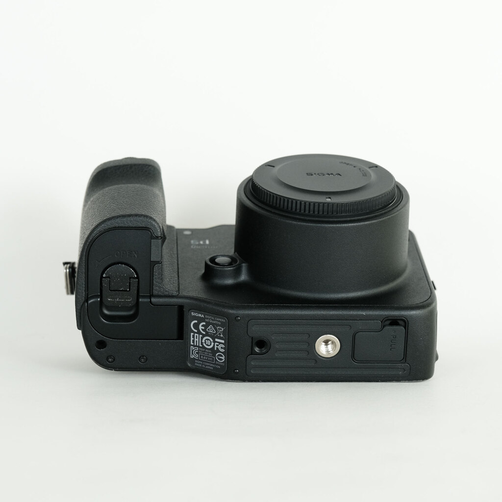 SIGMA sd Quattro & Art 30mm F1.4 DC HSM レンズキット