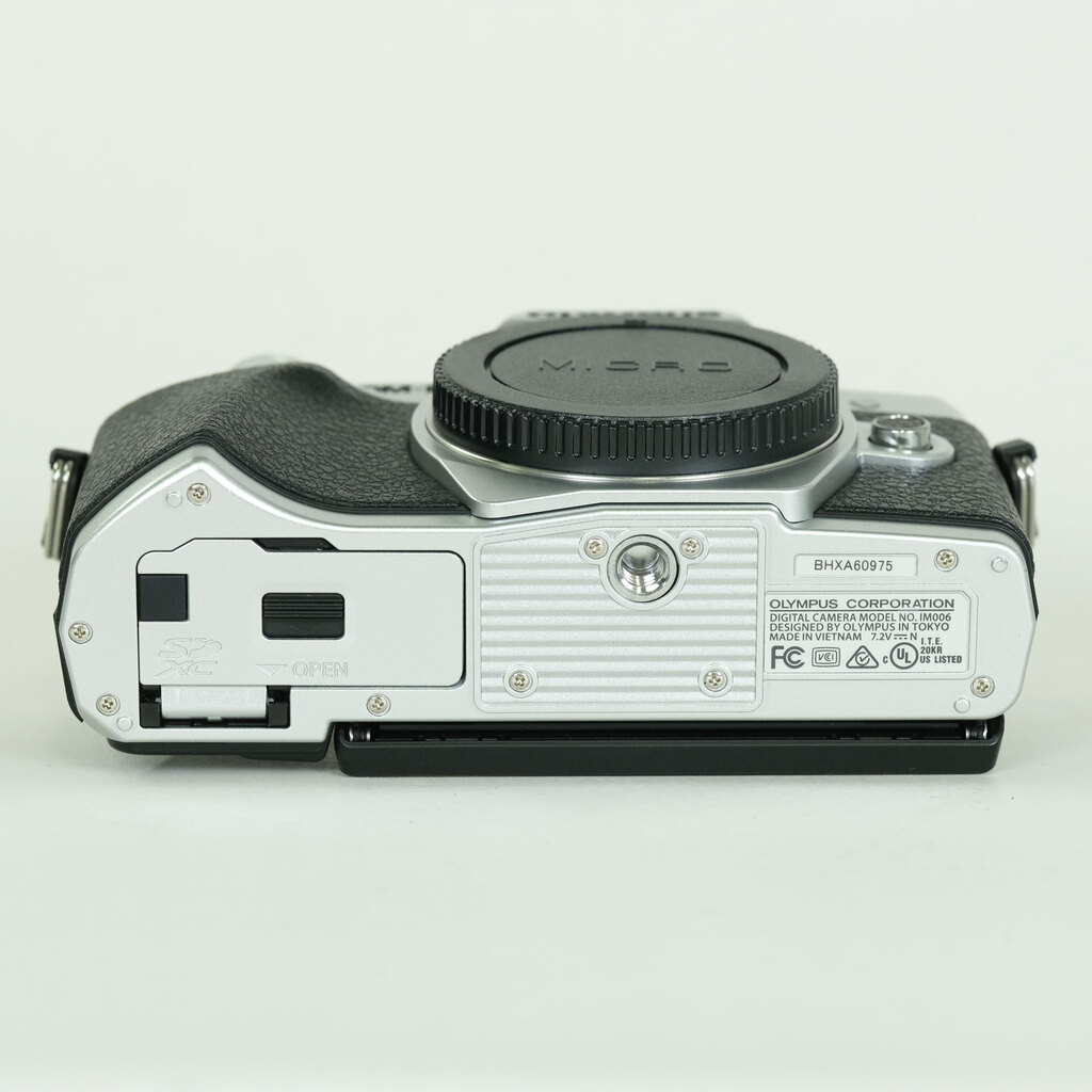 OLYMPUS OM-D E-M10 Mark III OLYMPUS OM-D E-M10 Mark III