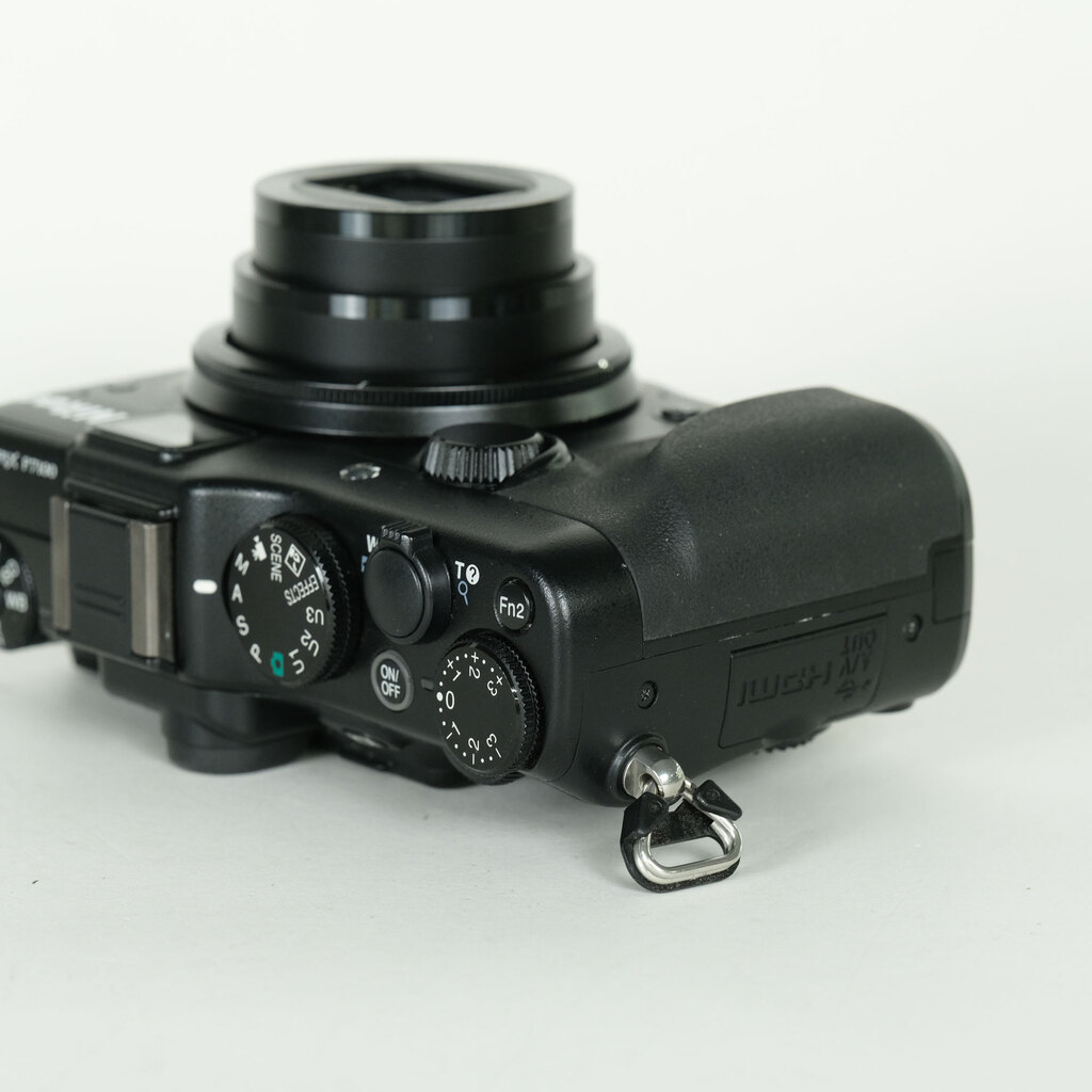 あ*ね様 Nikon COOLPIX P7100 ブラック デジタルカメラ Nikon COOLPIX P7100 ブラックの出品 | ONE SCENE（ワンシーン）