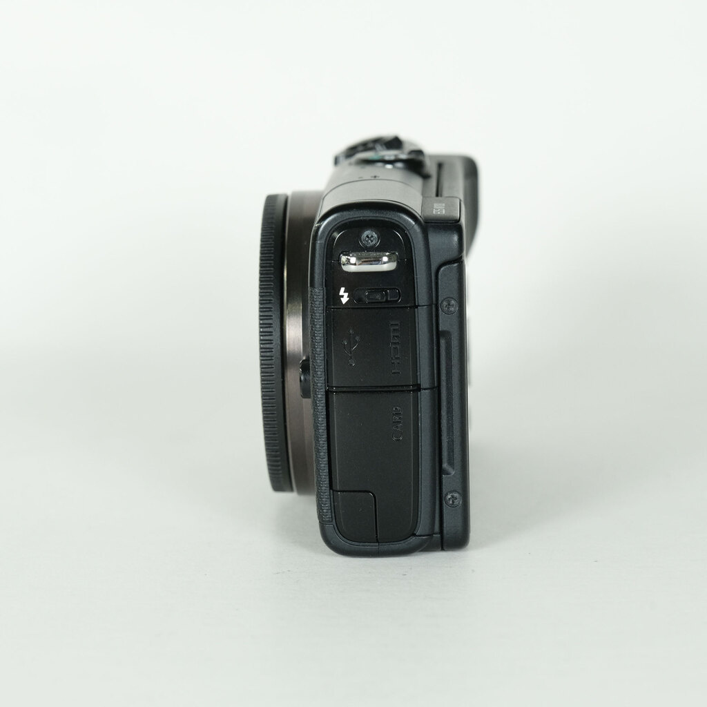Canon EOS M100 [�{�f�B �u���b�N]