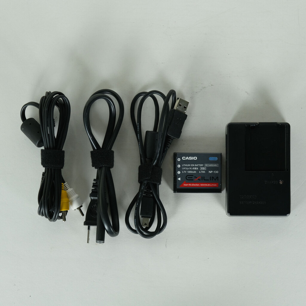【動作確認済】CASIO EXILIM EX-H30　充電器付き(中古) CASIO EXILIM EX-H30 ブラックの出品 | ONE SCENE（ワンシーン）