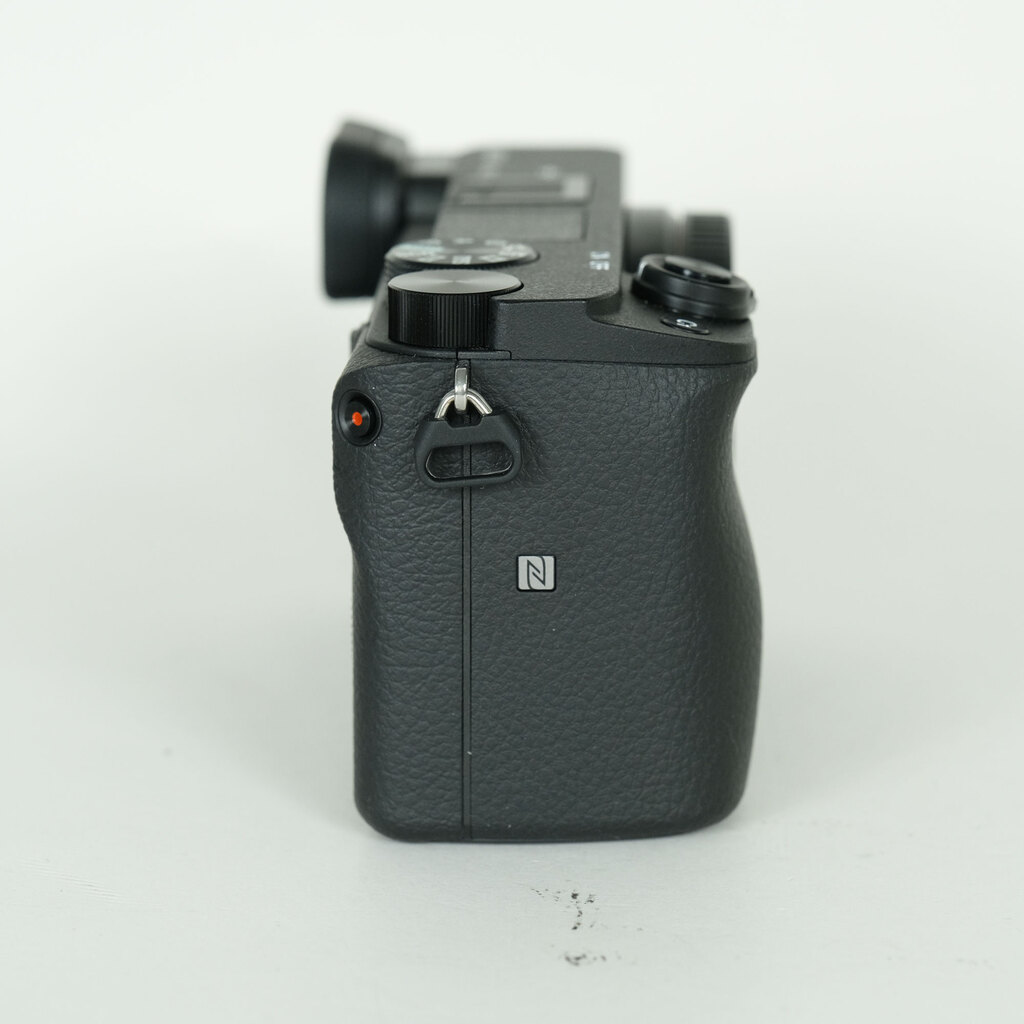 SONY ��6400�iILCE-6400�j [�{�f�B �u���b�N]