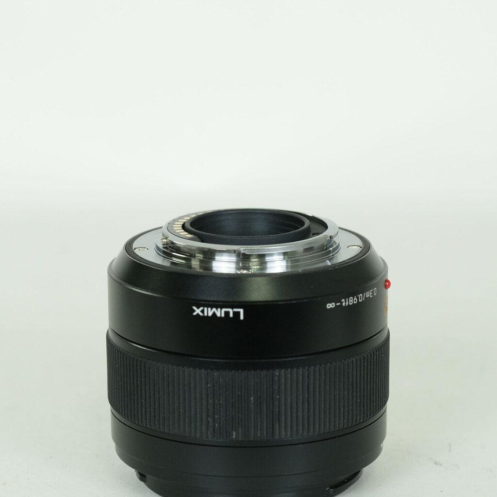 Panasonic LEICA DG SUMMILUX 25mm/F1.4 II ASPH. Panasonic LEICA DG SUMMILUX 25mm/F1.4 II ASPH.