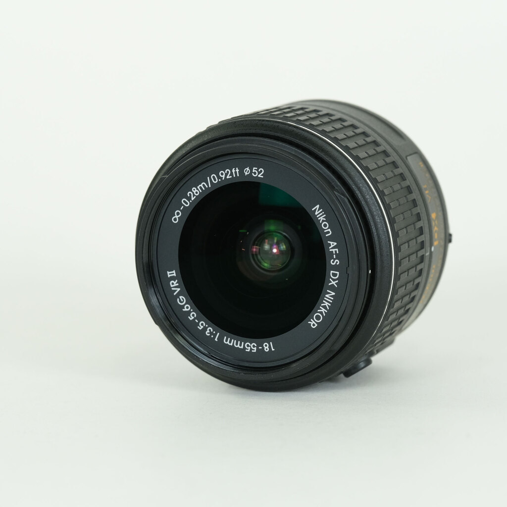 Nikon AF-S DX NIKKOR 18-55mm f3.5-5.6G VR II Nikon AF-S DX NIKKOR 18-55mm f3.5-5.6G VR II