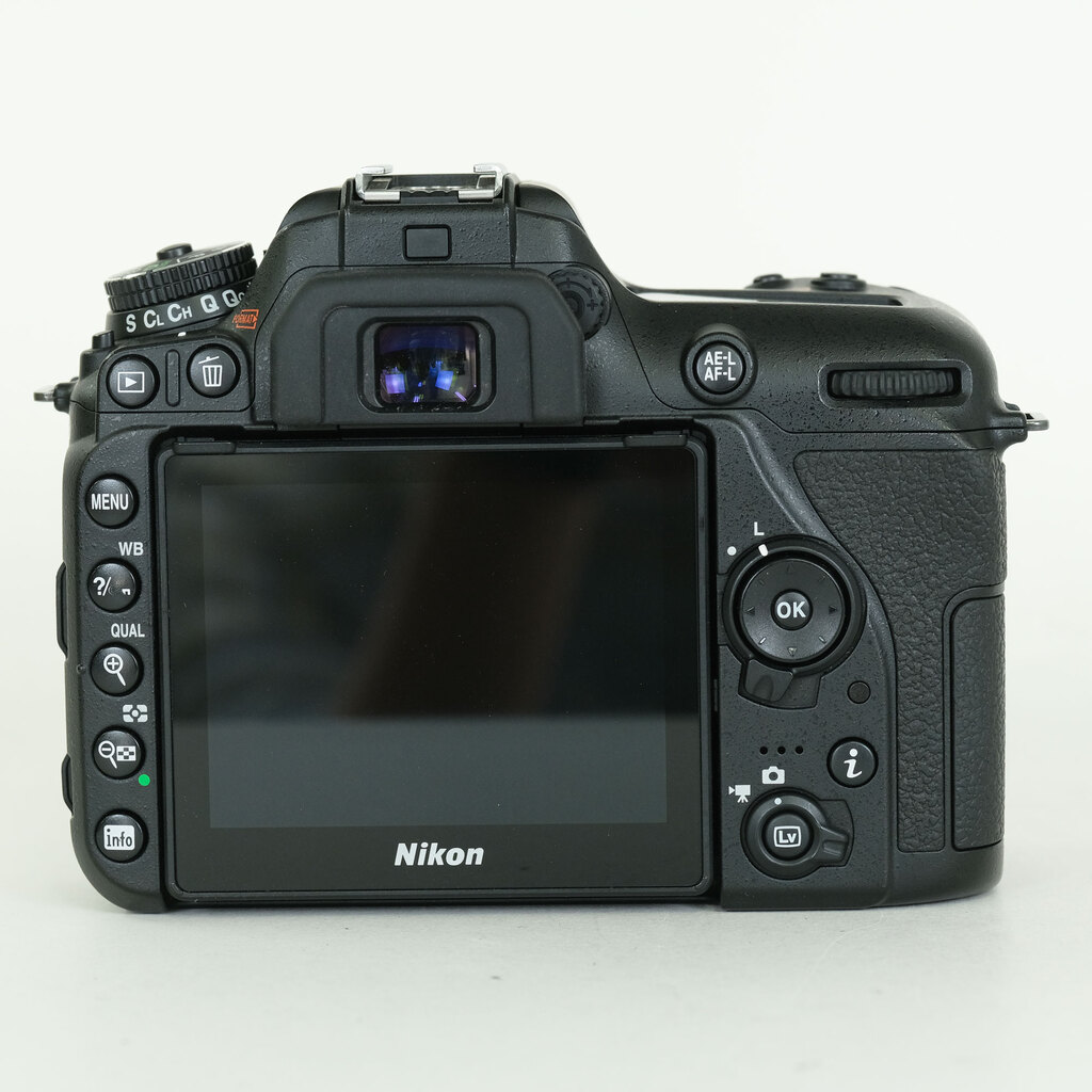 Nikon D7500