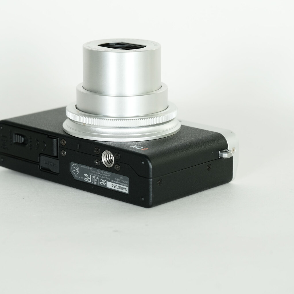 FUJIFILM XQ2 シルバー