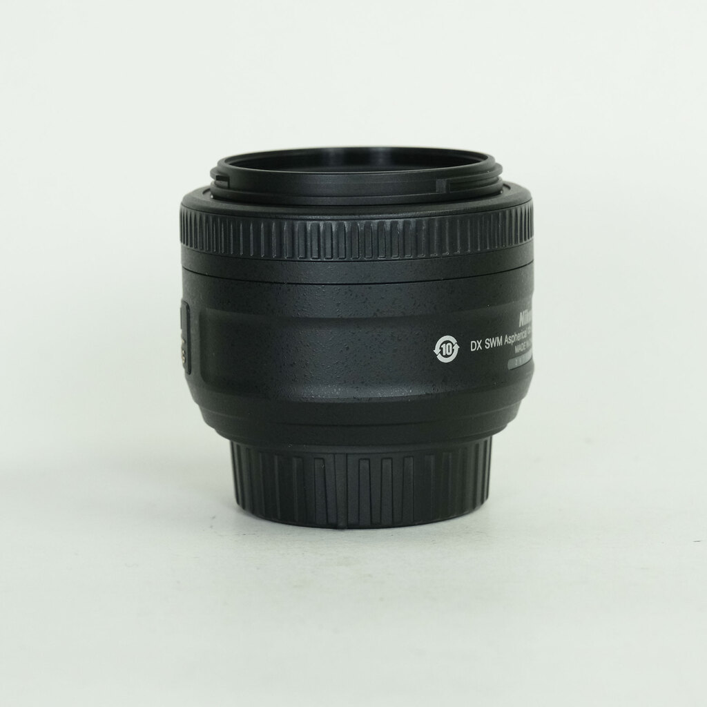 Nikon AF-S DX NIKKOR 35mm f/1.8G Nikon AF-S DX NIKKOR 35mm f/1.8G