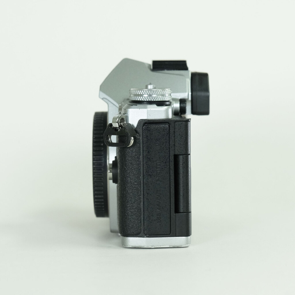 OLYMPUS OM-D E-M5 Mark II