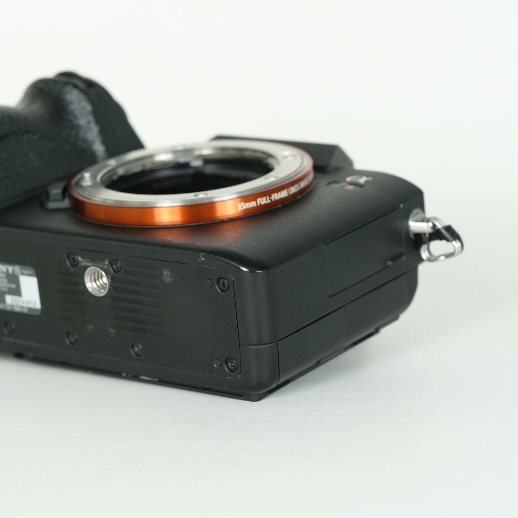 SONY α7R III（ILCE-7RM3）の出品 | ONE SCENE（ワンシーン）