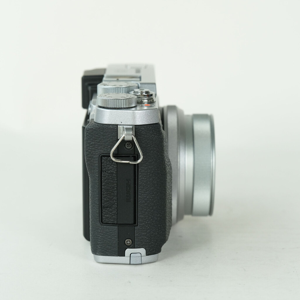 FUJIFILM X30 シルバーの出品 | ONE SCENE（ワンシーン）