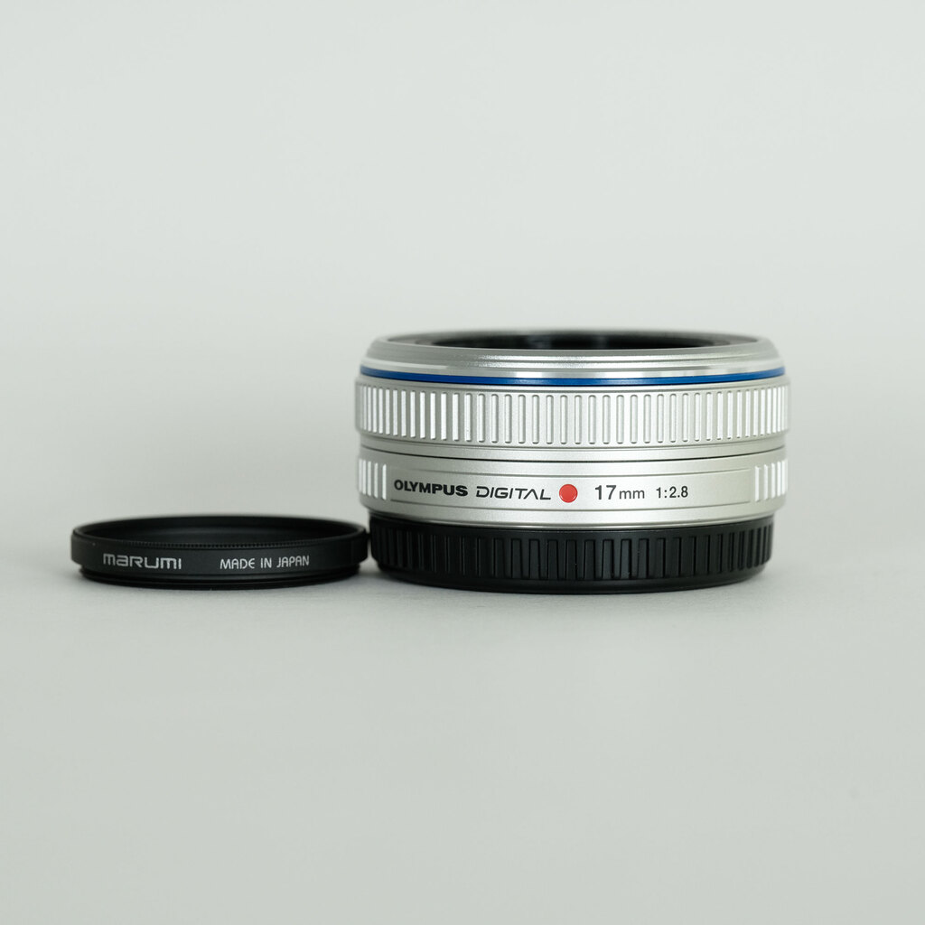 OLYMPUS M.ZUIKO DIGITAL 17mm F2.8 シルバー OLYMPUS M.ZUIKO DIGITAL 17mm F2.8 シルバー