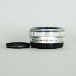OLYMPUS M.ZUIKO DIGITAL 17mm F2.8 シルバー OLYMPUS M.ZUIKO DIGITAL 17mm F2.8 シルバー
