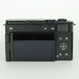 Panasonic LUMIX DC-S9