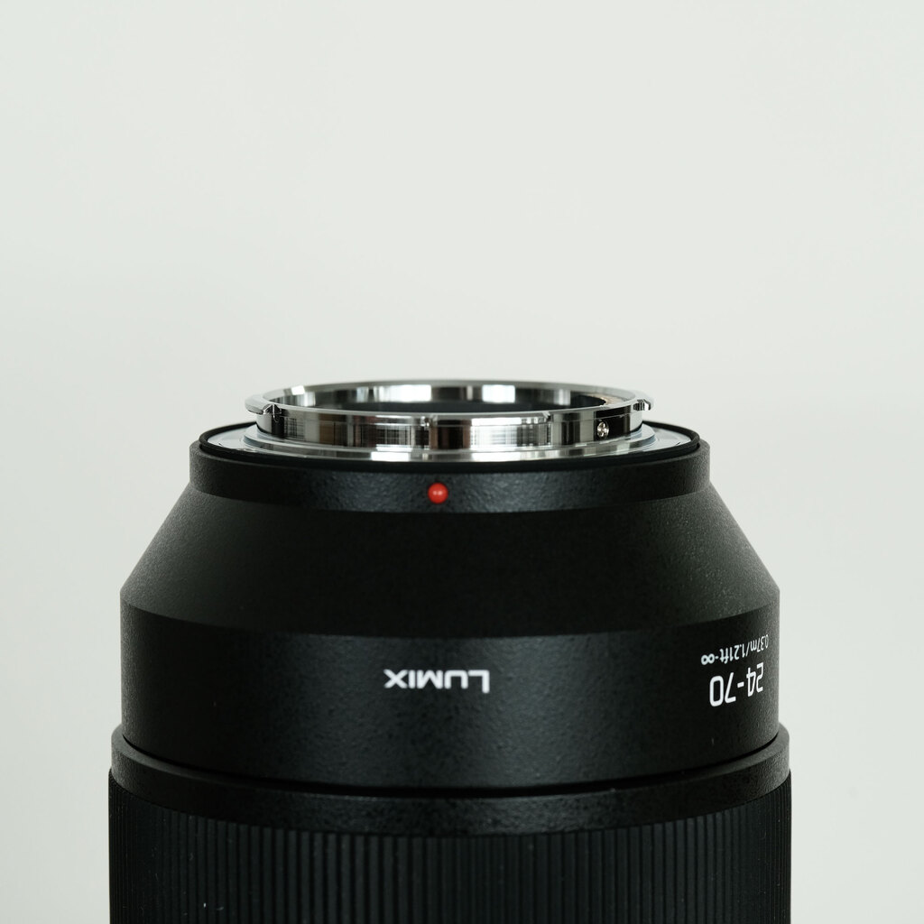 Panasonic LUMIX S PRO 24-70mm F2.8 Panasonic LUMIX S PRO 24-70mm F2.8