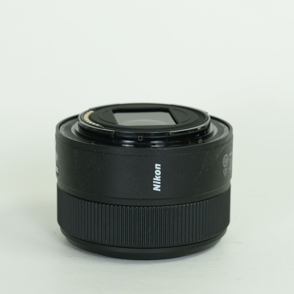Nikon NIKKOR Z 40mm f/2 Nikon NIKKOR Z 40mm f/2