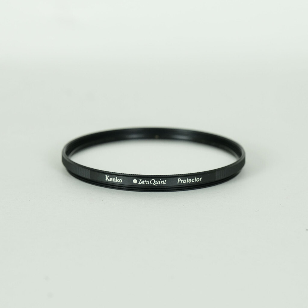 Panasonic LEICA DG NOCTICRON 42.5mm / F1.2 ASPH. / POWER O.I.S.