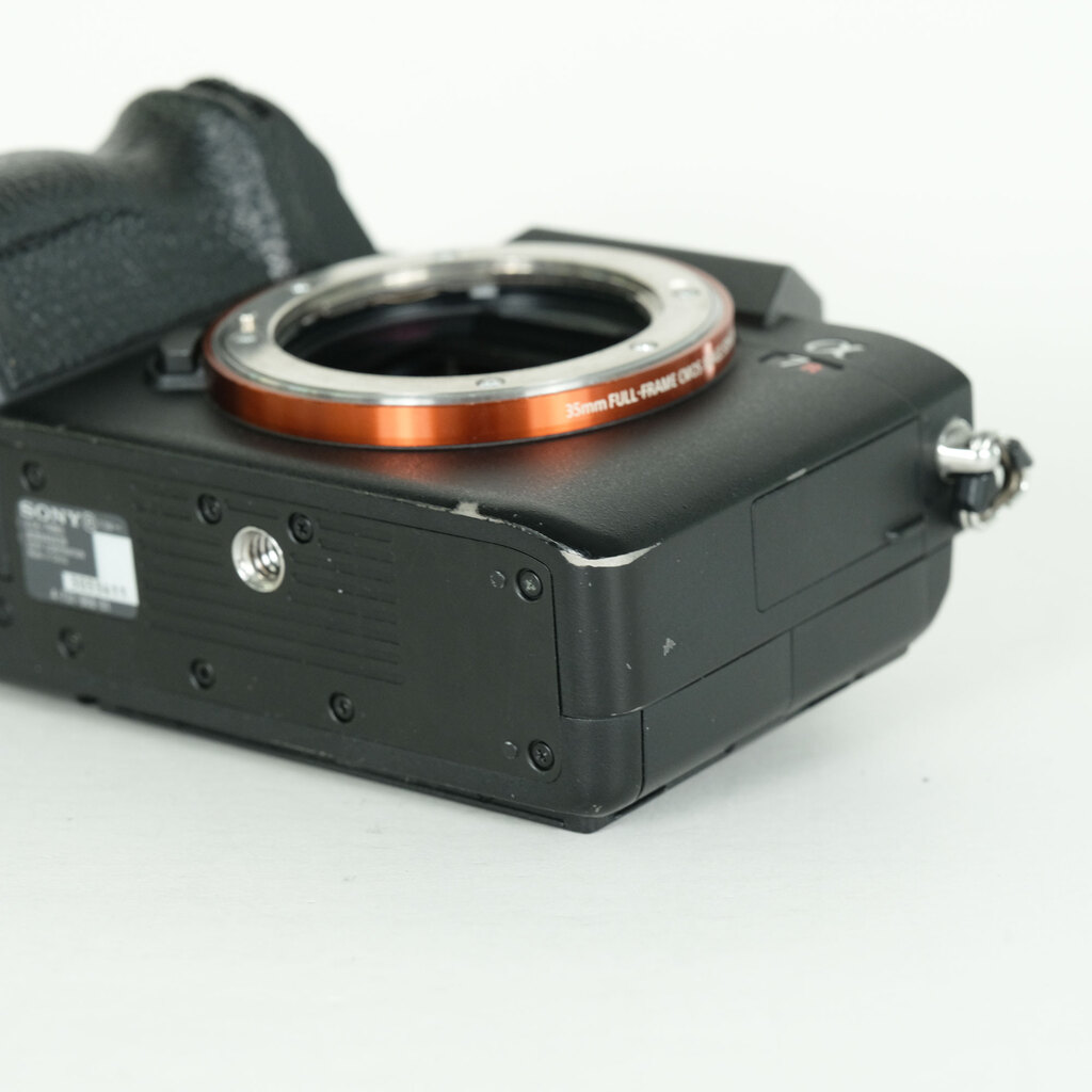SONY α7R III（ILCE-7RM3）の出品 | ONE SCENE（ワンシーン）