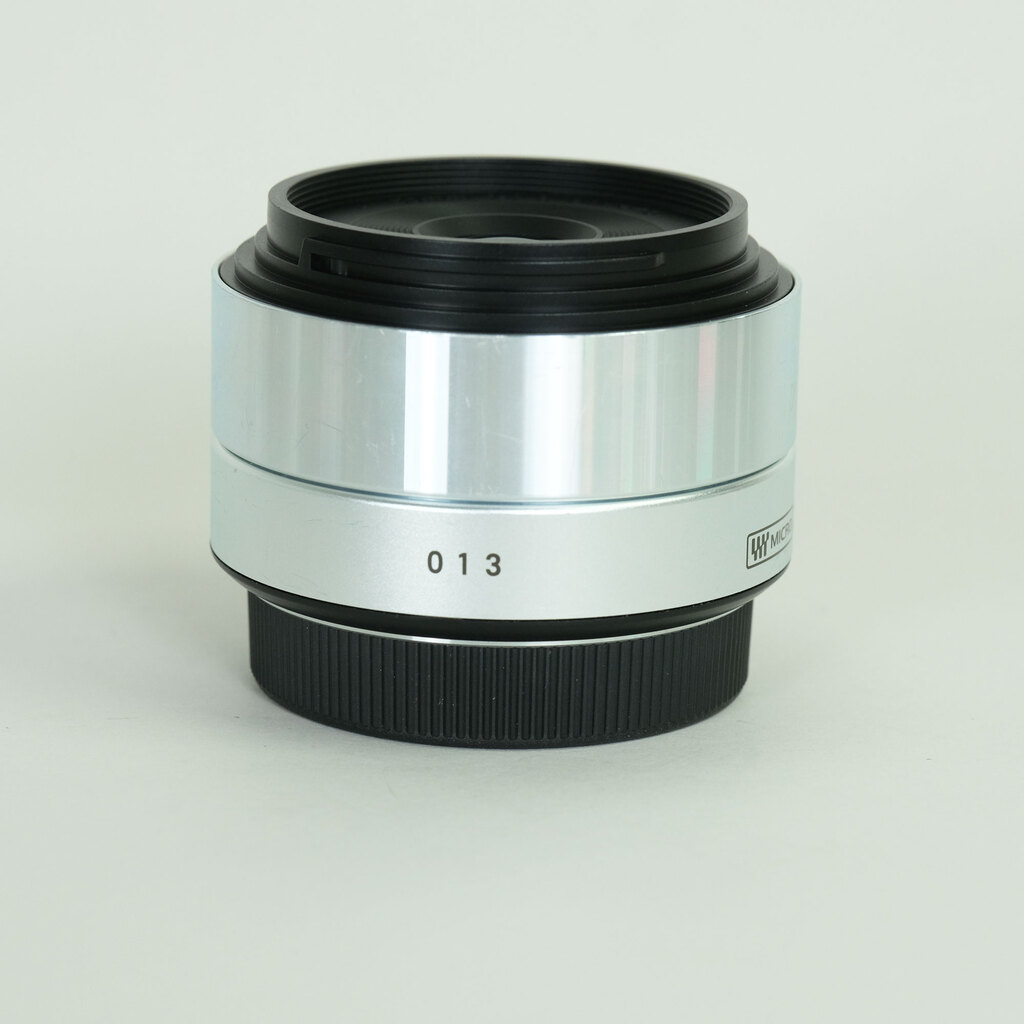 SIGMA A 30mm F2.8 DN (マイクロフォーサーズ用)シルバー SIGMA A 30mm F2.8 DN (マイクロフォーサーズ用)シルバー