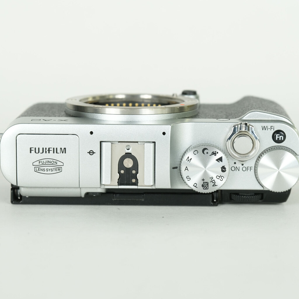 FUJIFILM X-A2 ボディ シルバー