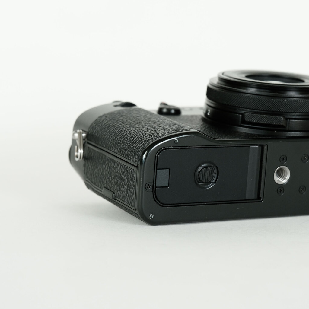 FUJIFILM X100V ブラック