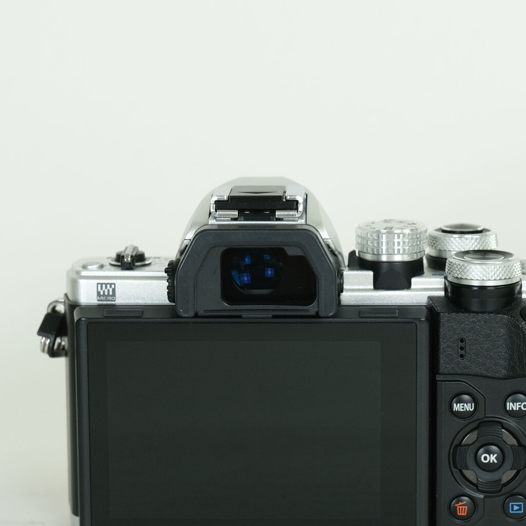 OLYMPUS OM-D E-M10 Mark II