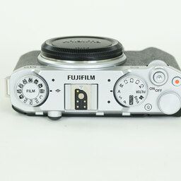 FUJIFILM X-M5