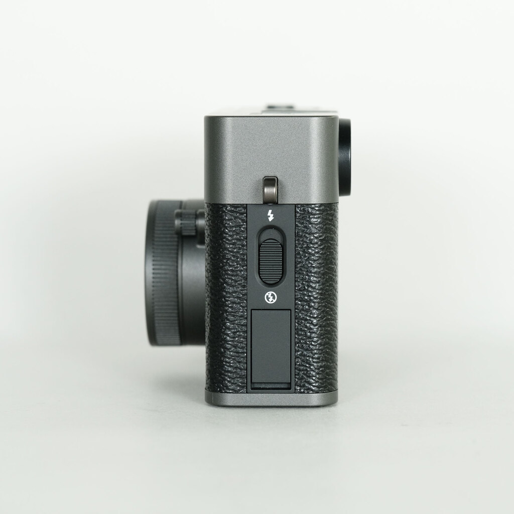 FUJIFILM X half X-HF1