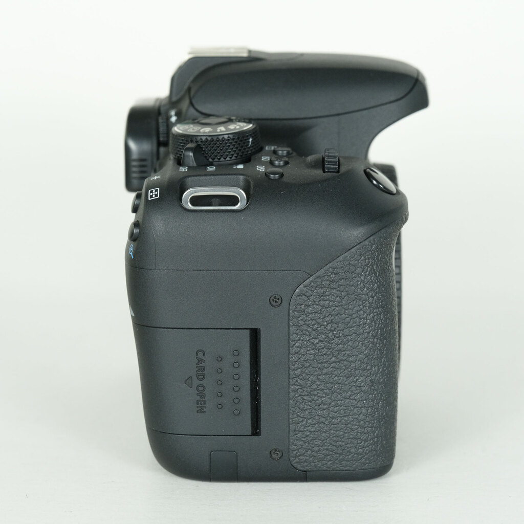 Canon EOS Kiss X9i [�{�f�B]