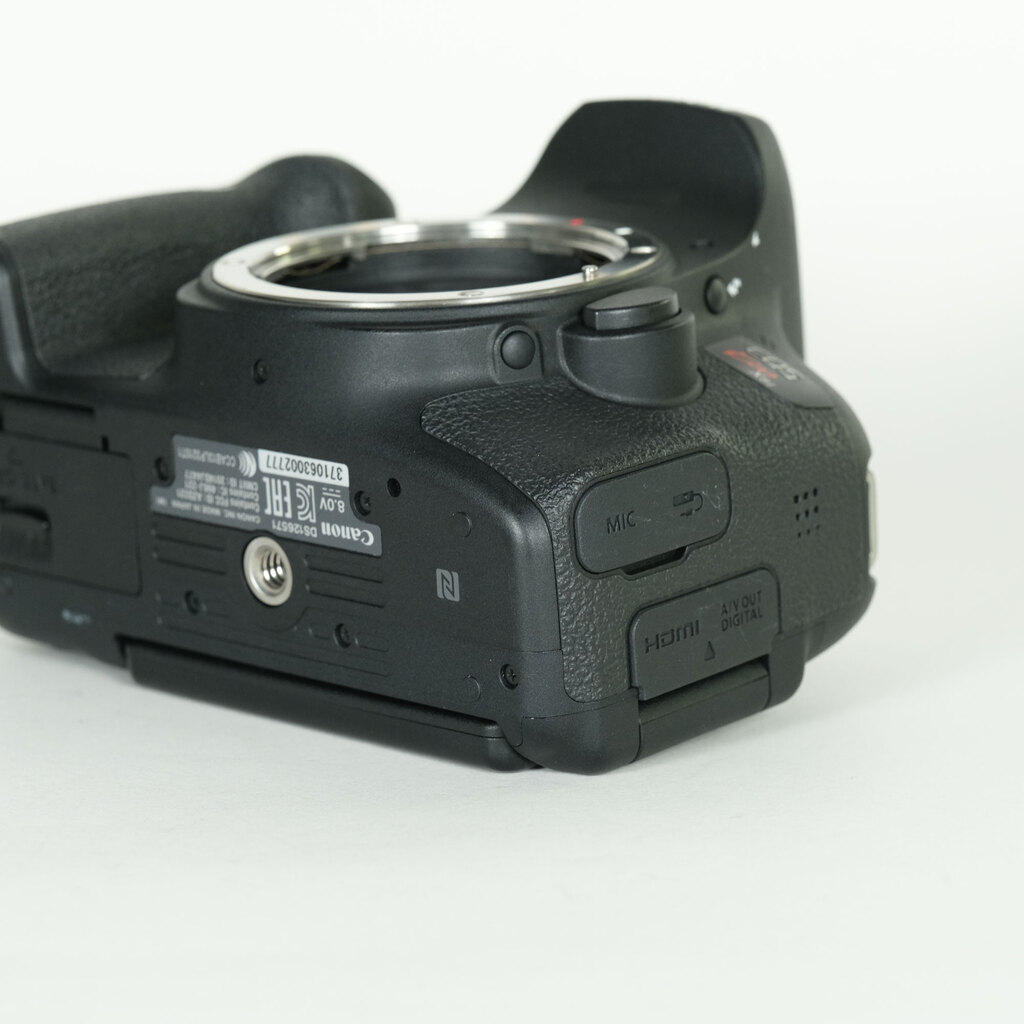 Canon EOS Kiss X8i Canon EOS Kiss X8i