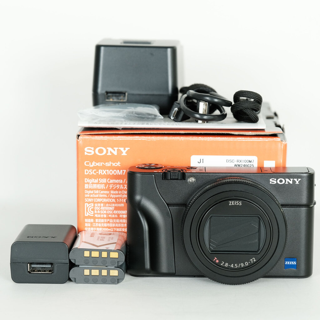 SONY Cyber-shot DSC-RX100M7 SONY Cyber-shot DSC-RX100M7