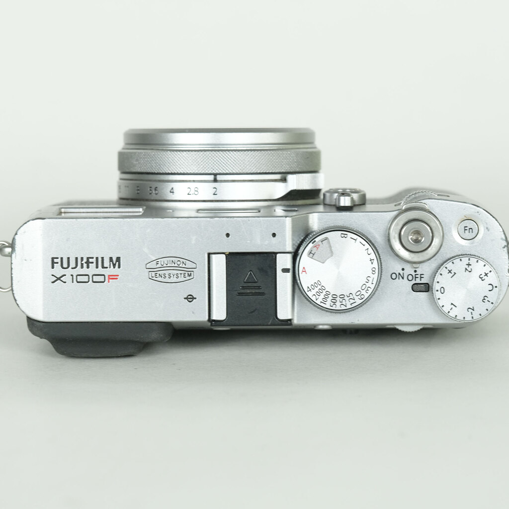 FUJIFILM X100F シルバー FUJIFILM X100F シルバー