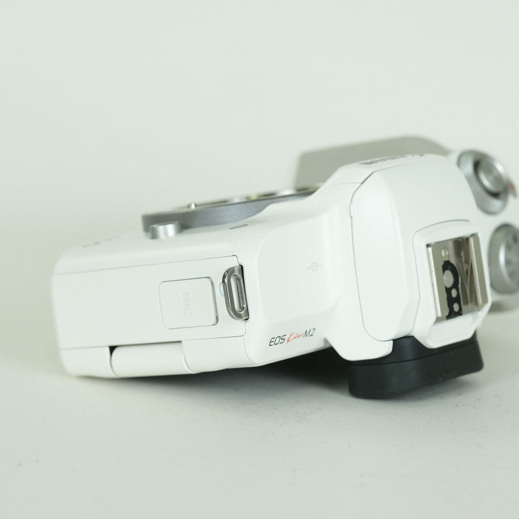 Canon EOS Kiss M2