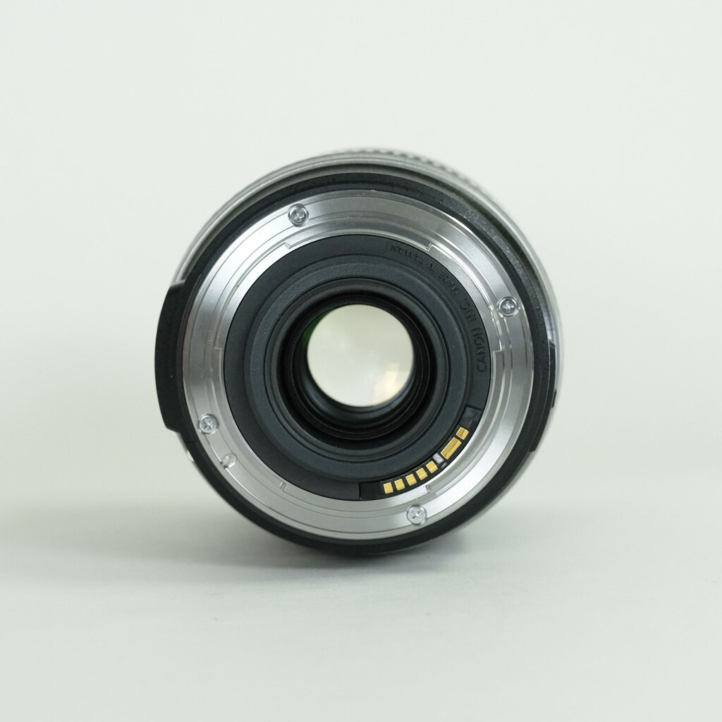 Canon EF-S18-200mm F3.5-5.6 IS