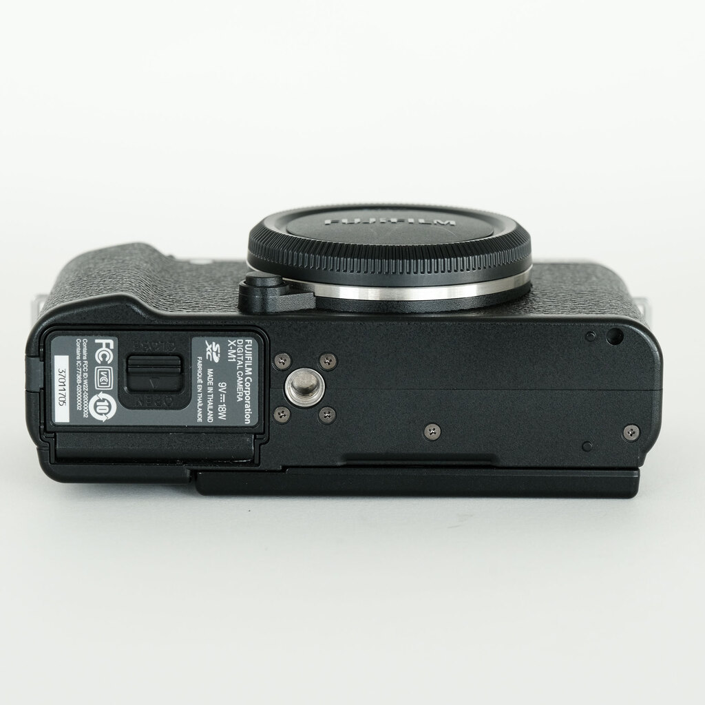 FUJIFILM X-M1 ボディ ブラック