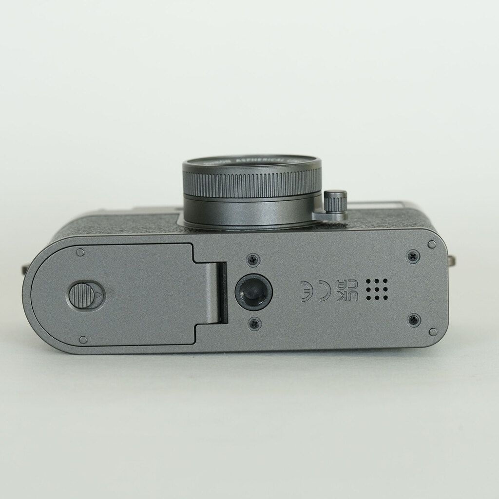 FUJIFILM X half X-HF1