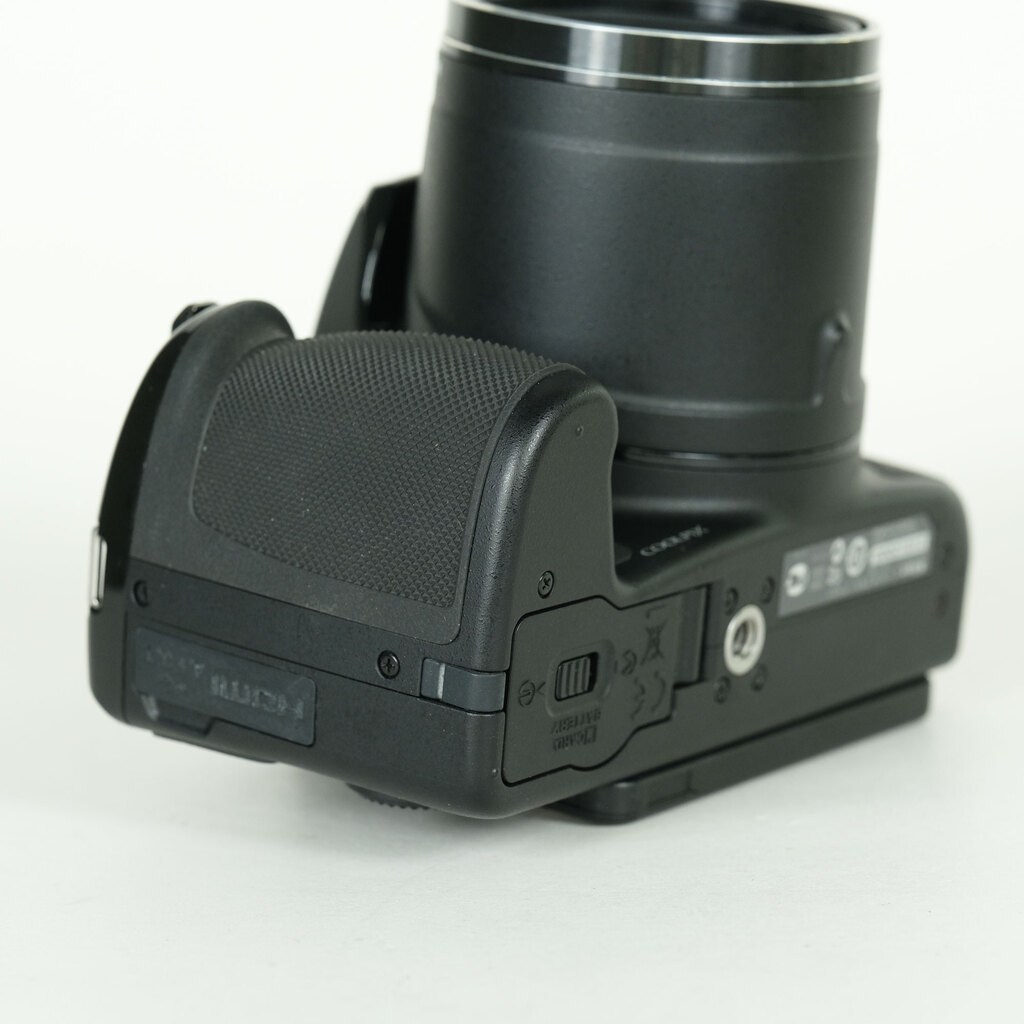 Nikon COOLPIX P520 BK ブラックの出品 | ONE SCENE（ワンシーン）