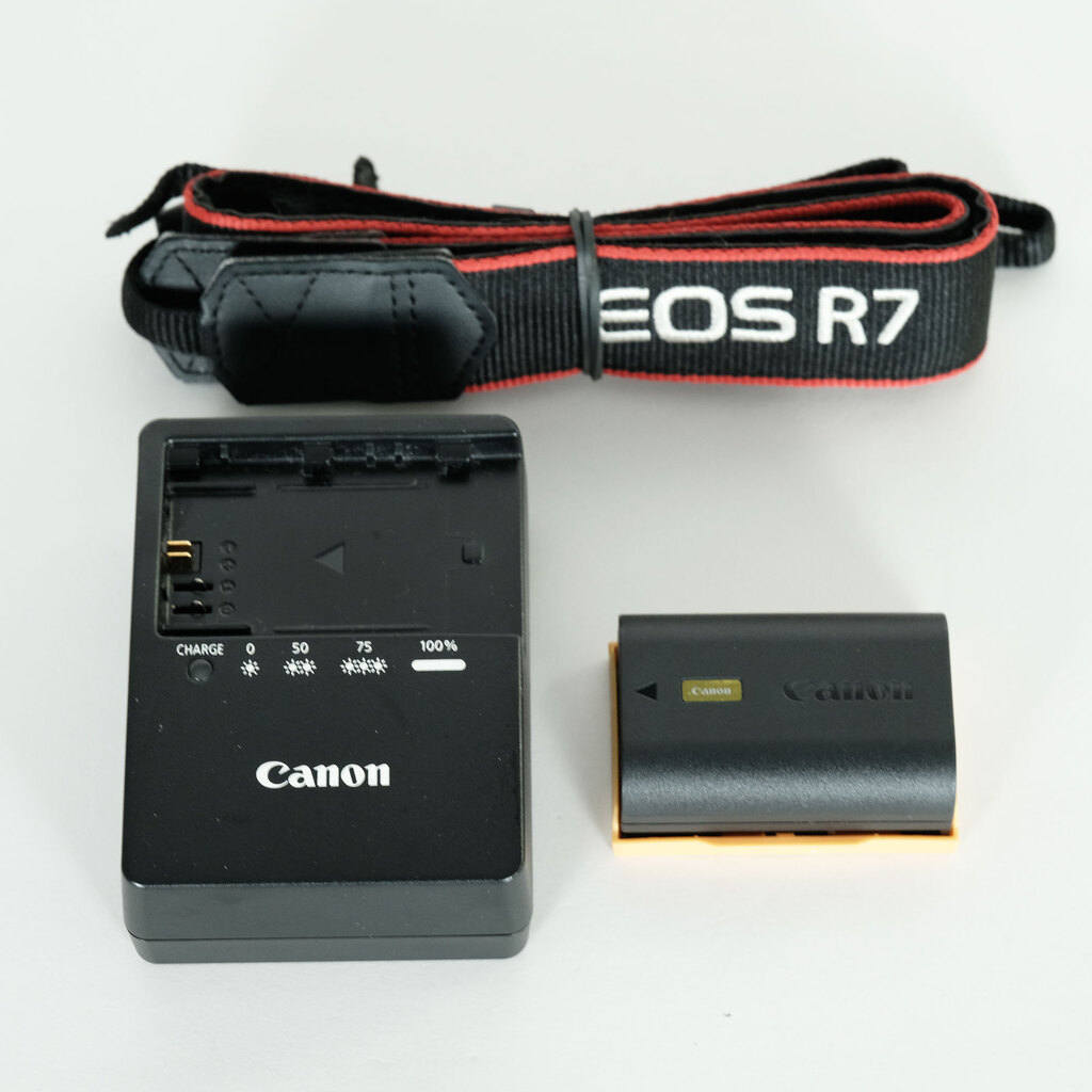 Canon EOS R7