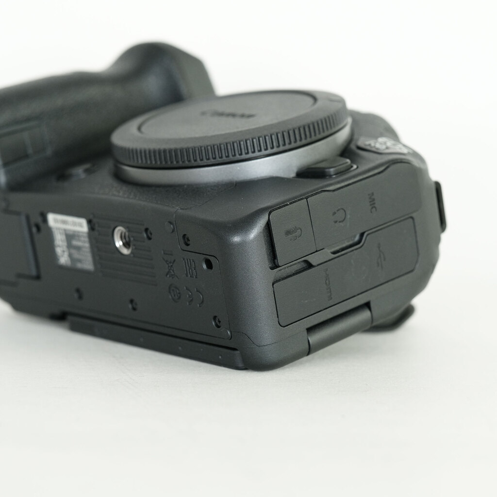 Canon EOS R6 Canon EOS R6