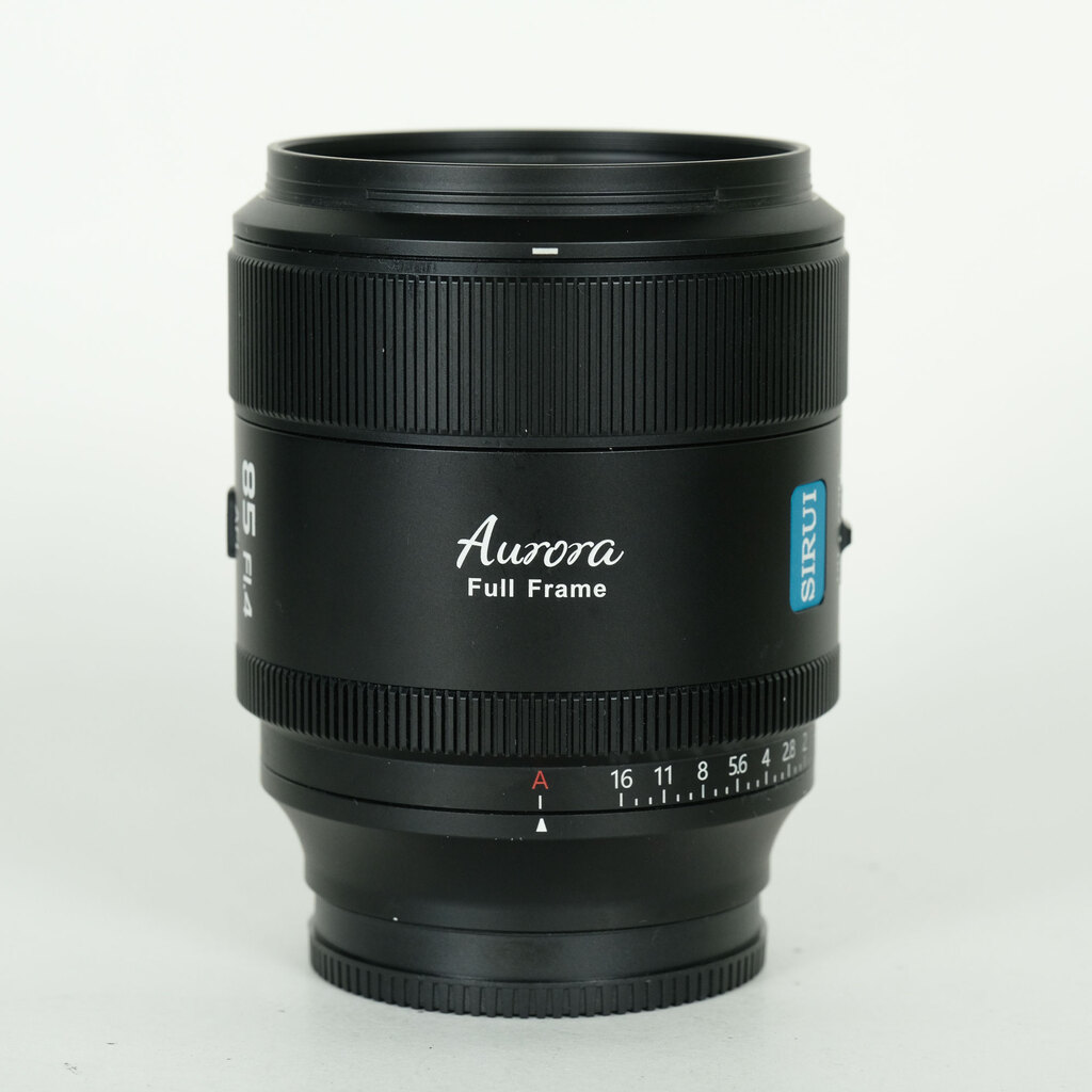 SIRUI AURORA 85mm F1.4 [ソニーE用]の出品 | ONE SCENE（ワンシーン）