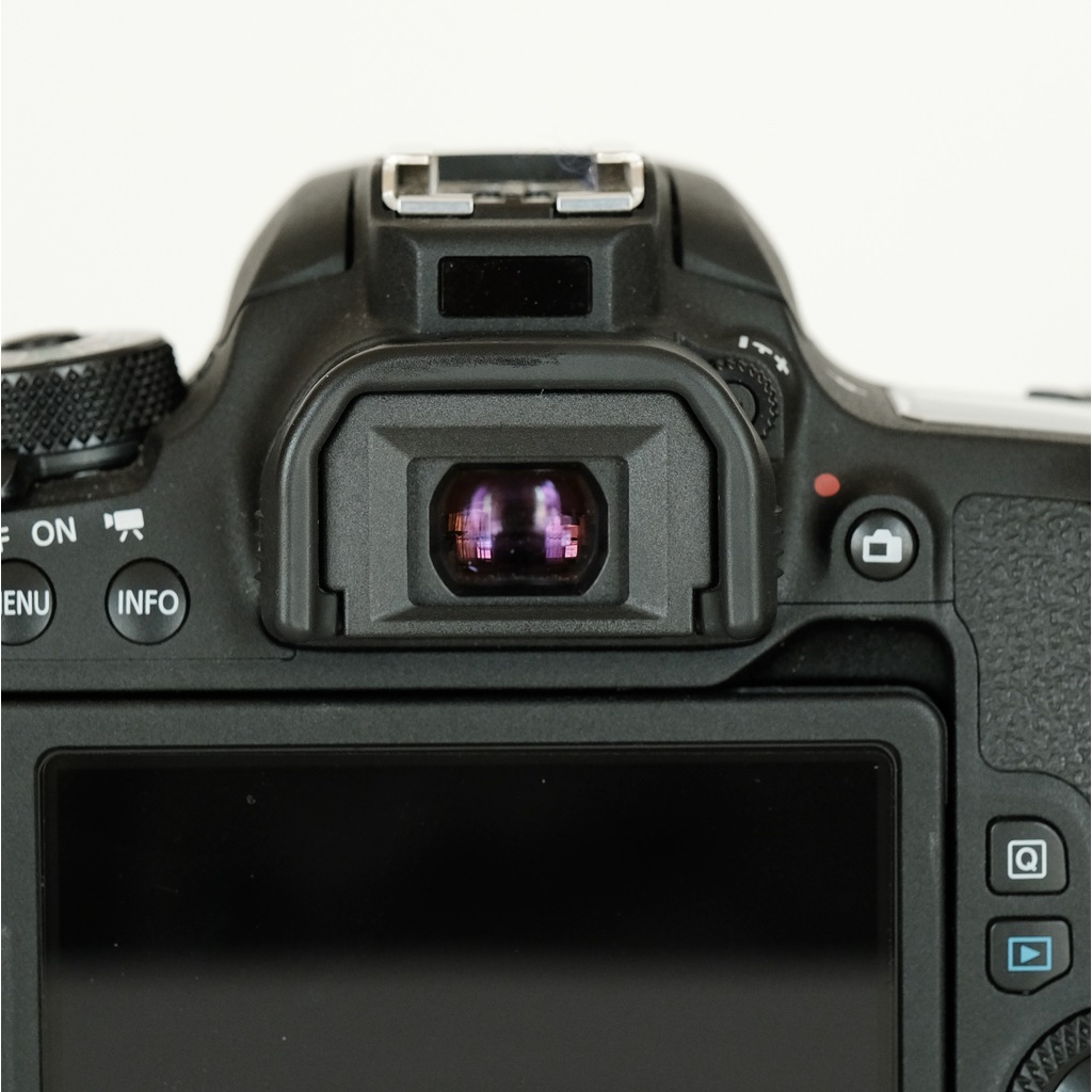 Canon EOS 9000D
