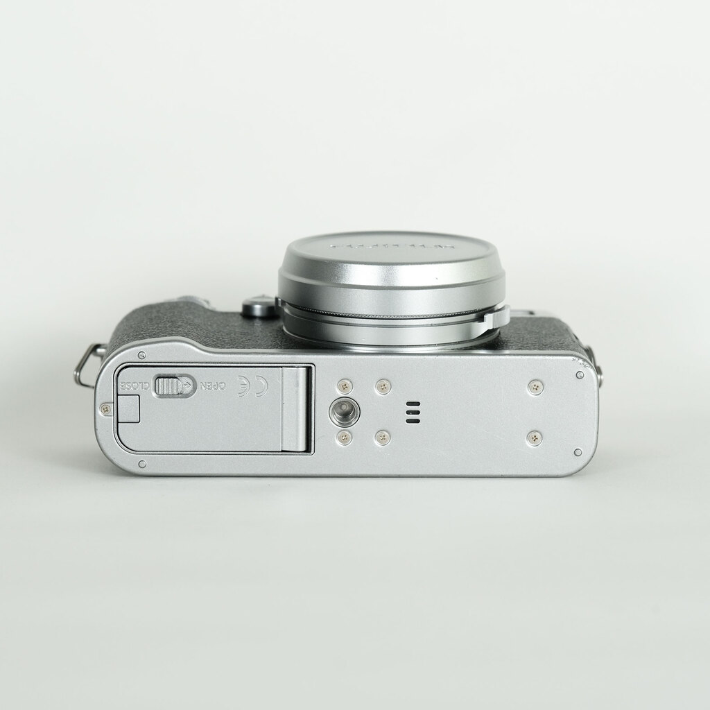 FUJIFILM X100F シルバー FUJIFILM X100F シルバー