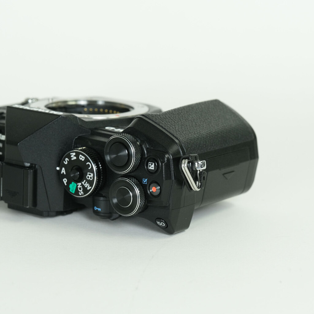 OLYMPUS OM-D E-M5 Mark III