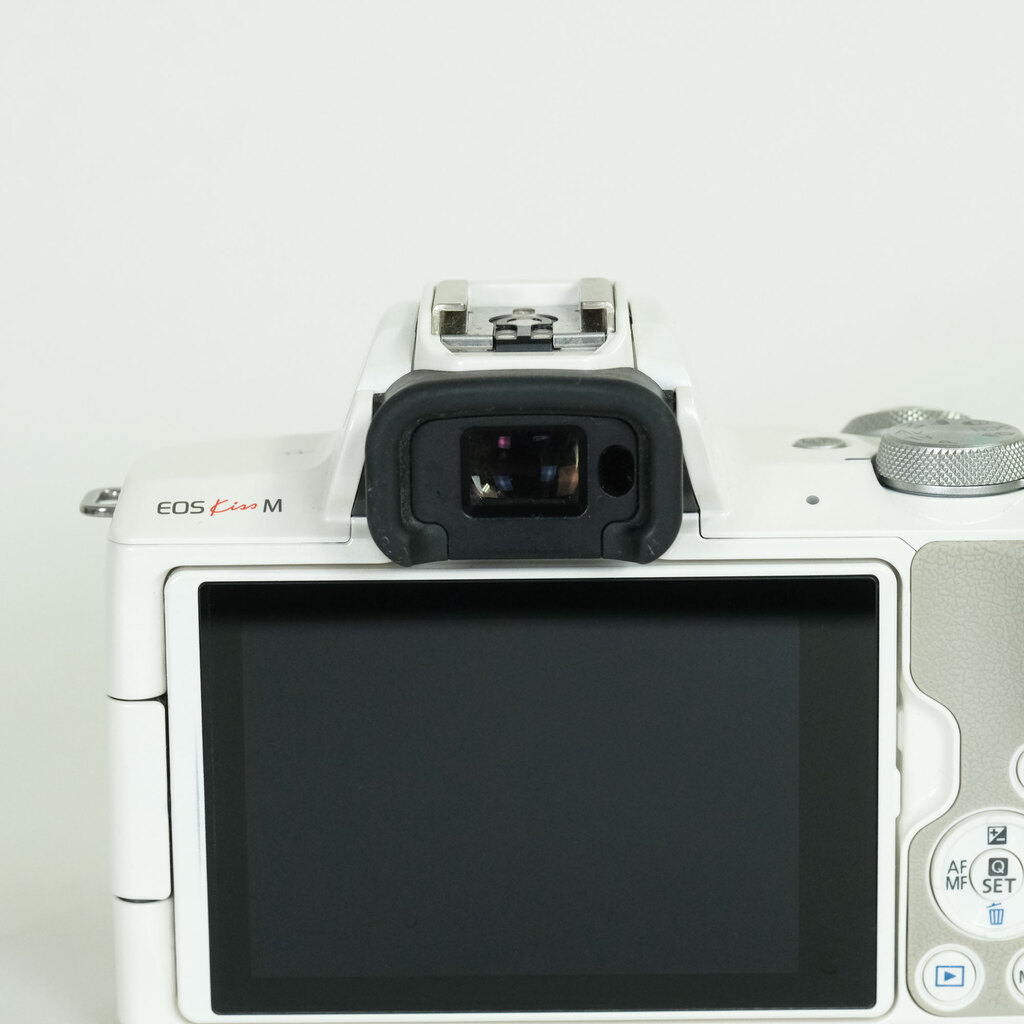 Canon EOS Kiss M Canon EOS Kiss M