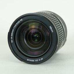Nikon AF-S DX NIKKOR 18-300mm F3.5-5.6G ED VR