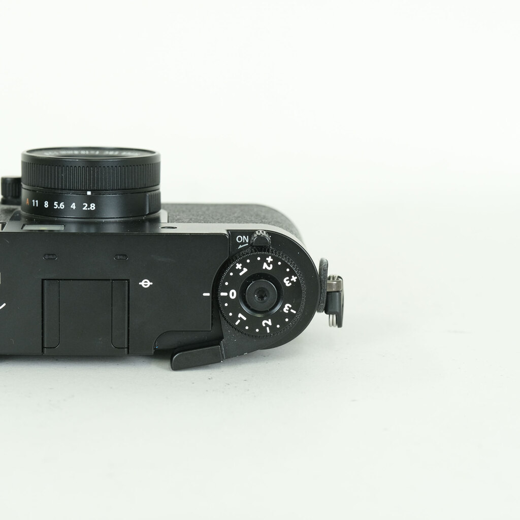 FUJIFILM X half X-HF1