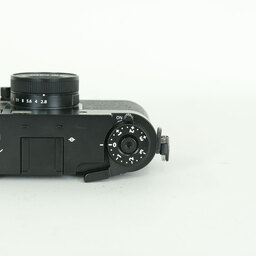 FUJIFILM X half X-HF1