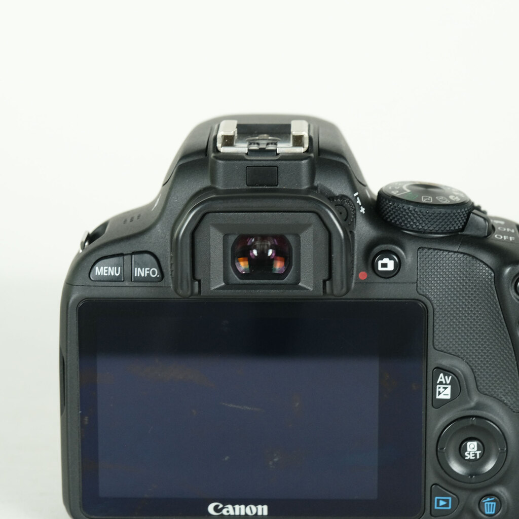 Canon EOS Kiss X7