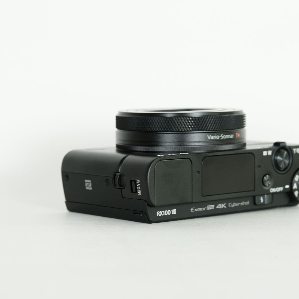 SONY Cyber-shot DSC-RX100M7